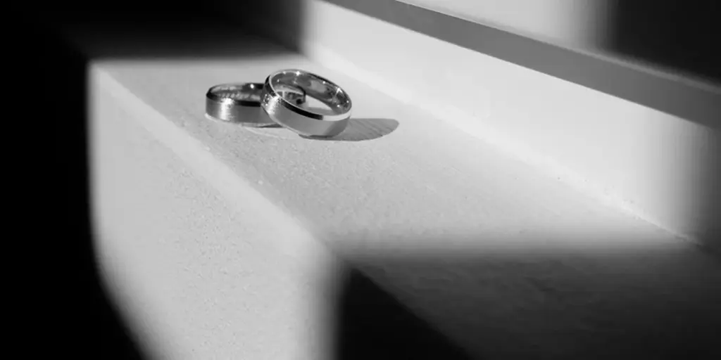 What Is the Spiritual Meaning of Divorce in Dreams?