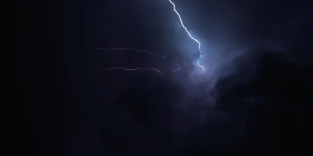 What is the Spiritual Meaning of Lightning in Dreams?